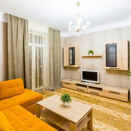 Apartments In The Center Lviv Extérieur photo